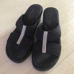 美品です❗️人気のスケッチャーズ SKECHERSさんだる🩴
