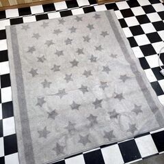 IKEA　ダイニングフロアマット　157×133　滑り止め付き　星柄　
