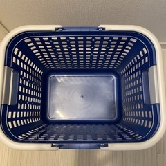洗濯カゴ(青)の画像