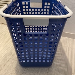 洗濯カゴ(青)の画像