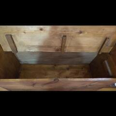 木のソファーの画像