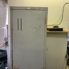 中古ロッカー差し上げます。