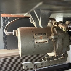 かなり古いミシンになります。の画像