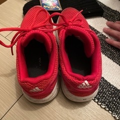 子供用スニーカー22.5センチ。adidas男の子用