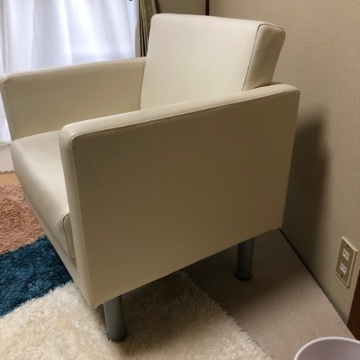 白のソファー　一人用