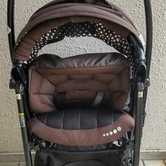 ベビーカー combi の画像