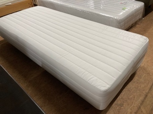 洗えるマットレス・固クッション・スモール　無印良品 1/2 無印の「洗えるマットレス・固クッション」。三つ折りが布団派に