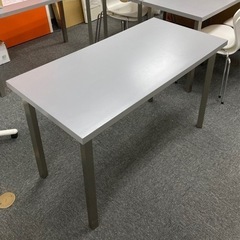 【無料】オフィスに合うグレーの作業台4台