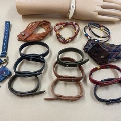 【直ぐ取りに来てくださるかた】【あげます】レザーブレスレット沢山まとめての画像