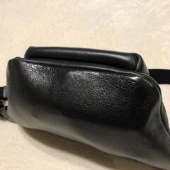 バレンシアガ　レザーボディバッグの画像