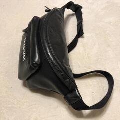 バレンシアガ　レザーボディバッグの画像