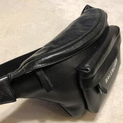 バレンシアガ　レザーボディバッグの画像