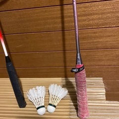 ⭐️決まりました⭐️ヨネックスバドミントンラケットとシャトル2個セット（引き取り限定）の画像