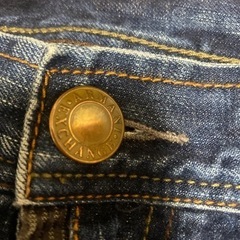 ARMANI エクスチェンジのダメージジーンズの画像