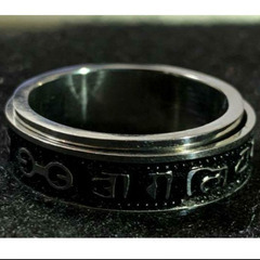 ▼j←←←m17-16番【Premio Fortuna】六字真言のマニ車式回転指輪 外枠が回転するタイプ チタン鋼 8号  の画像