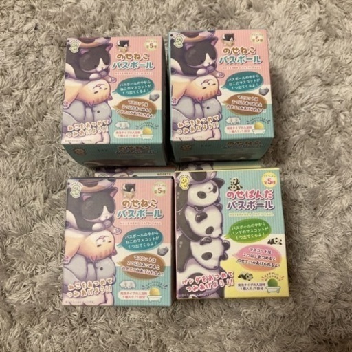 のせねこバスボール３個とのせぱんだバスボール１個