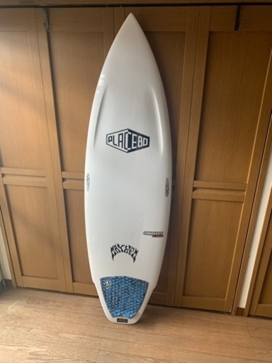 サーフボード　PLACEBO フィン付き