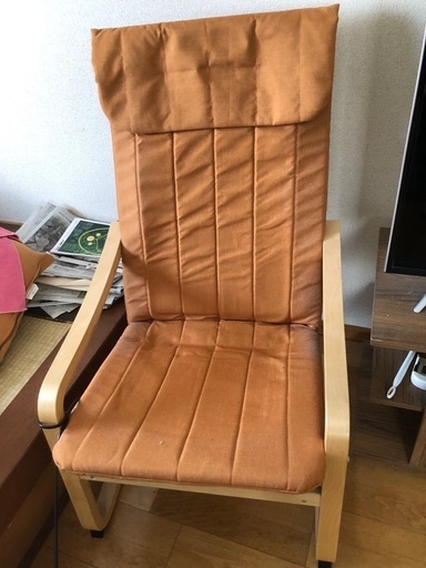 背もたれの高いイスです