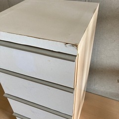 4段収納家具の画像