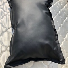 【中古】BLACKレザー枕