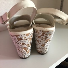 レディース　シューズ　白の画像