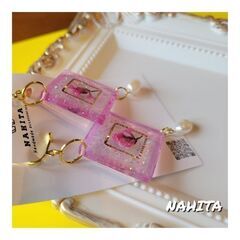 ダブルスクエアのピアスの画像