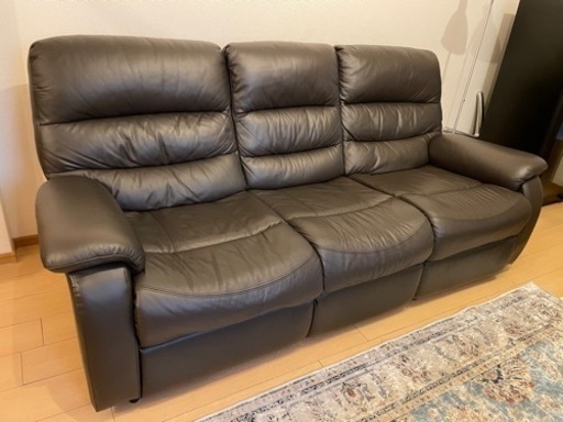 3人用電動本革テーブル付きリクライニングソファ(ビリーバー3 DBR革)