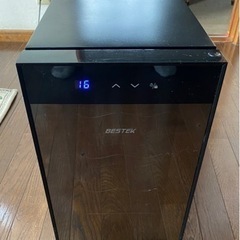 ワインセラー　8本、小型なので場所を取りません。