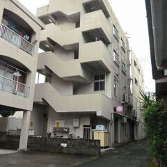 四国中央市三島中央、新町ビル102号。43.47m2のテナント【6.0万円】飲食店に最適。商店街アーケードにあるビルの1階です！ - 不動産