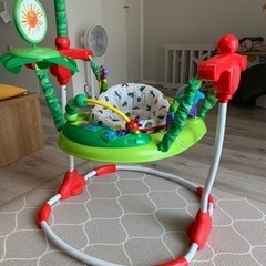 はらぺこあおむし アクティビティジャンパー　トイザらス　ジャンパルー