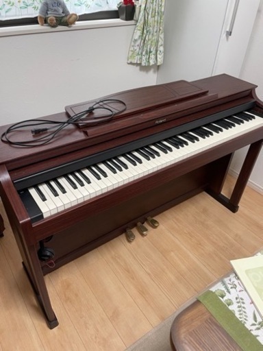 ローランドピアノ　目立つ傷一切ありません
