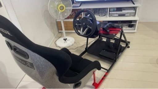 グランツーリスモ等のゲームコントローラになります。