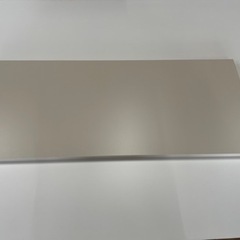 ベージュ色の棚板