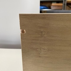 ベージュ色の棚板の画像