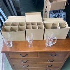 ● 業務用グラス各種、1箱200円、①