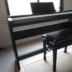 カシオ【電子ピアノ PX-150 黒】スタンド・ペダルセット、取説・楽譜・椅子付の画像