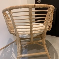 IKEA  ラタンチェア　専用クッション付きの画像