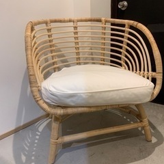 IKEA  ラタンチェア　専用クッション付きの画像
