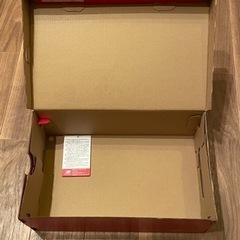 ニューバランス スニーカー  赤 空箱 の画像