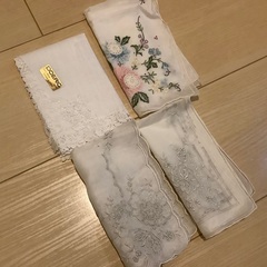 再値下げしました！刺繍ハンカチ4枚セット