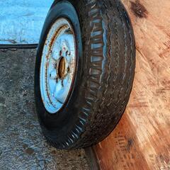 🏁👍日産セドリック初代H31型 🌈6穴純正品✨ホイール付タイヤ🌈2本セット✨の画像