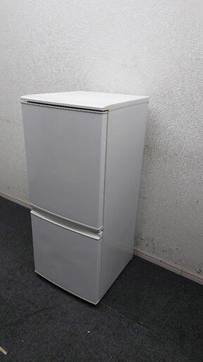 SHARP 冷蔵庫 137L 下段全面に縦長のへこみ有り 仕切棚欠品   (RZ610-34)