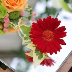 ブートニア　ウェディングの花飾りの画像