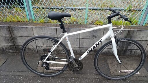 値下げ交渉可！ GIANT ESCAPE R3 2017 Mサイズ 500mm 実働　ホワイト チューブ新品