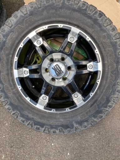 タイヤ　275/65R18 18インチ　グッドイヤー