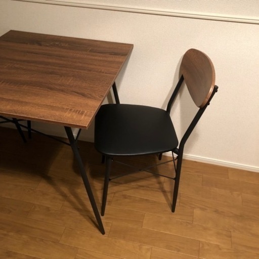 ダイニングテーブル、イス