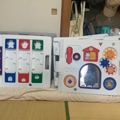 ベビーサークル　ミュージカルキッズランド DX ホワイト&グレー 6個＋拡張パネル2枚とベビーシートの画像