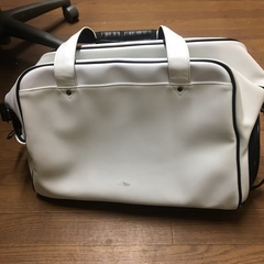 ゴルフのボストンバック　帽子とマーカーサービスの画像