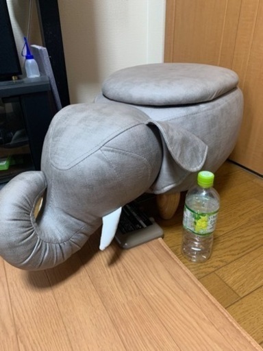 取り引き中　象のスツール