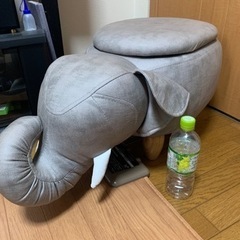 取り引き中　象のスツール